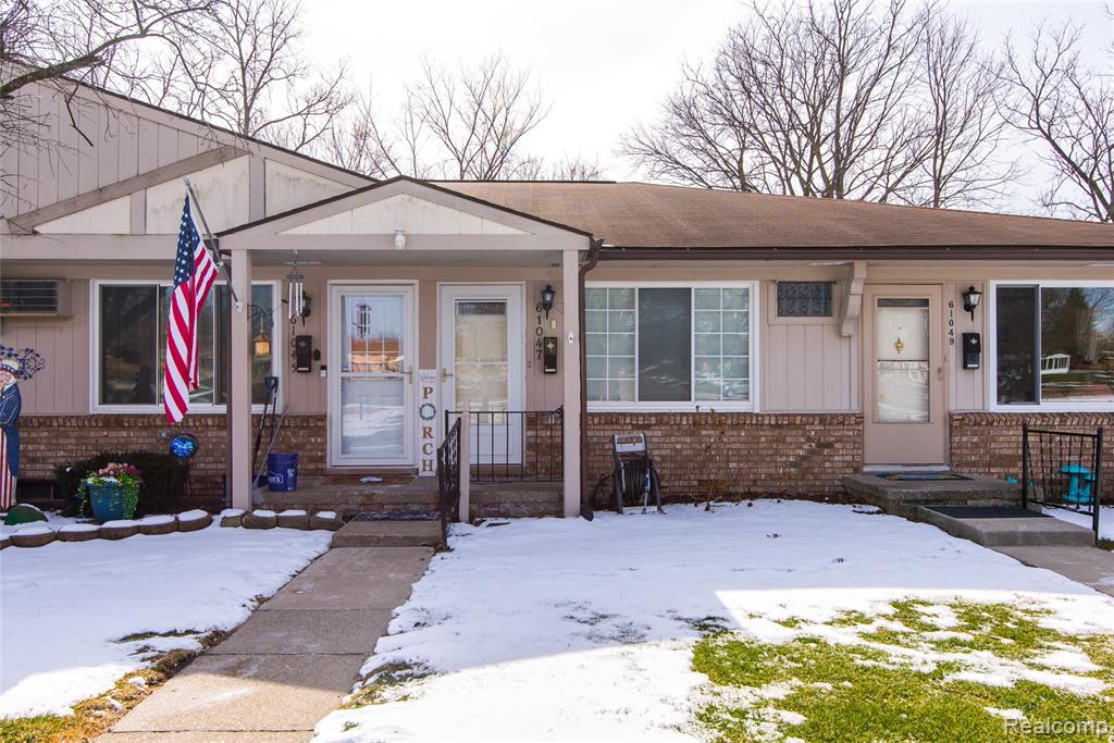 61047 Heritage Blvd, South Lyon, MI 48178 — front exterior