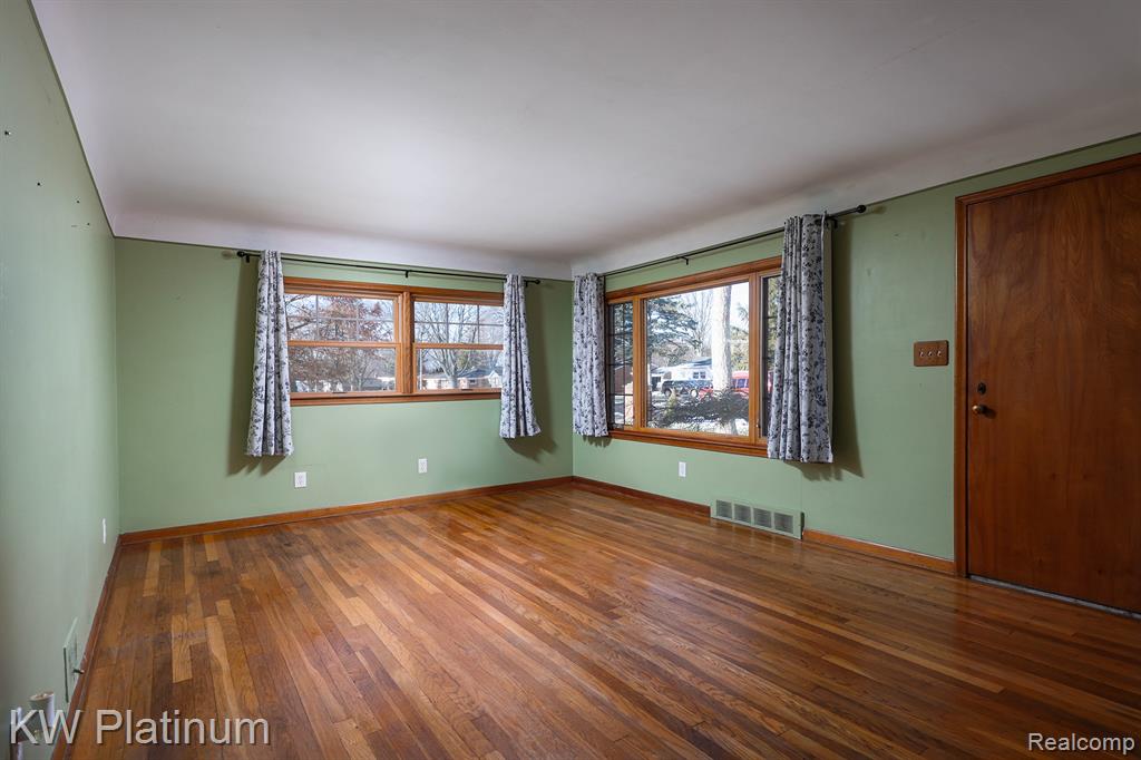 541 Cloverlawn Street, East China, MI — Photo 4