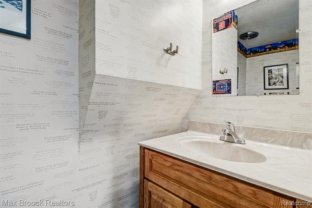 22724 King Richard Court, Beverly Hills, MI 48025 — Photo 30