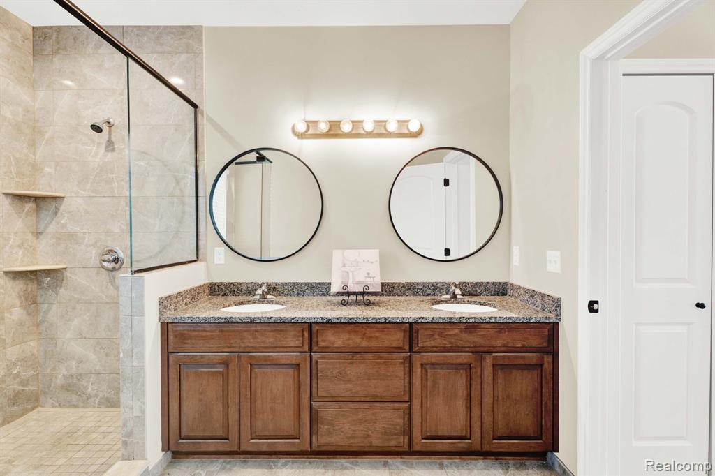 50093 Oakbrooke Drive, New Baltimore, MI 48047 — Photo 35
