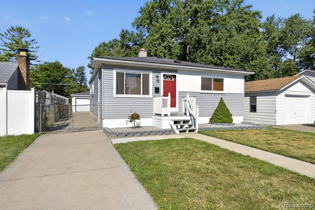 4672 Edgewood Street, Dearborn Heights, MI 48125
