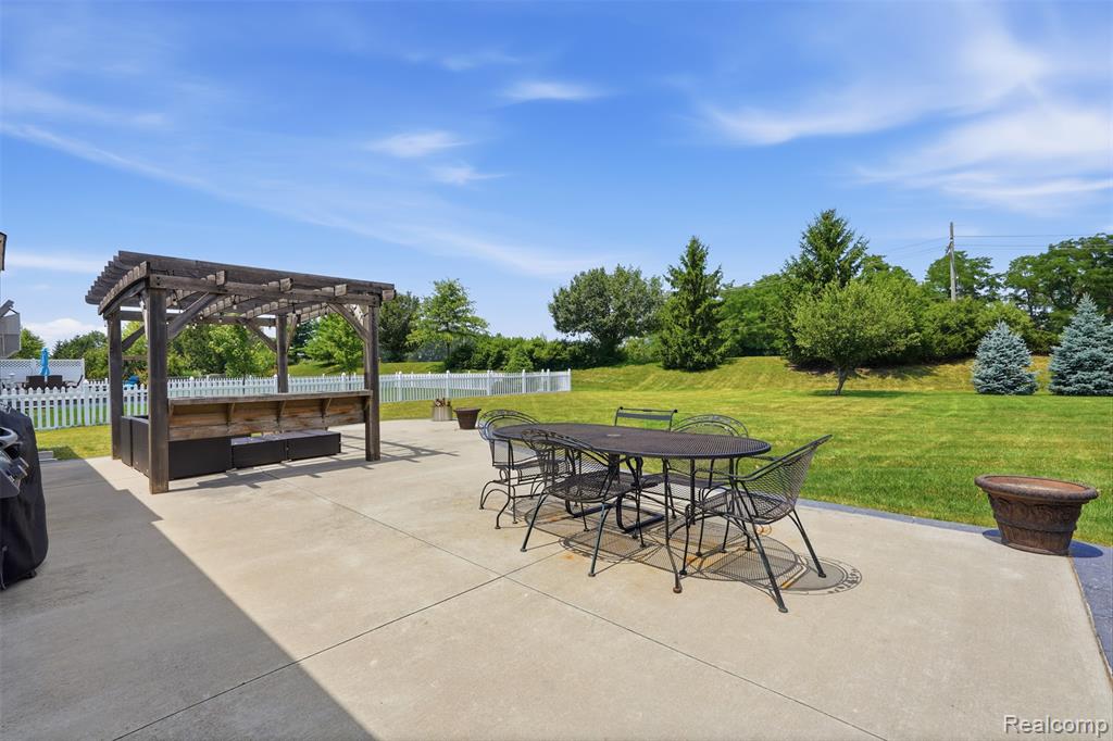 665 Marblewood Lane, Saline, MI 48176 — Photo 31