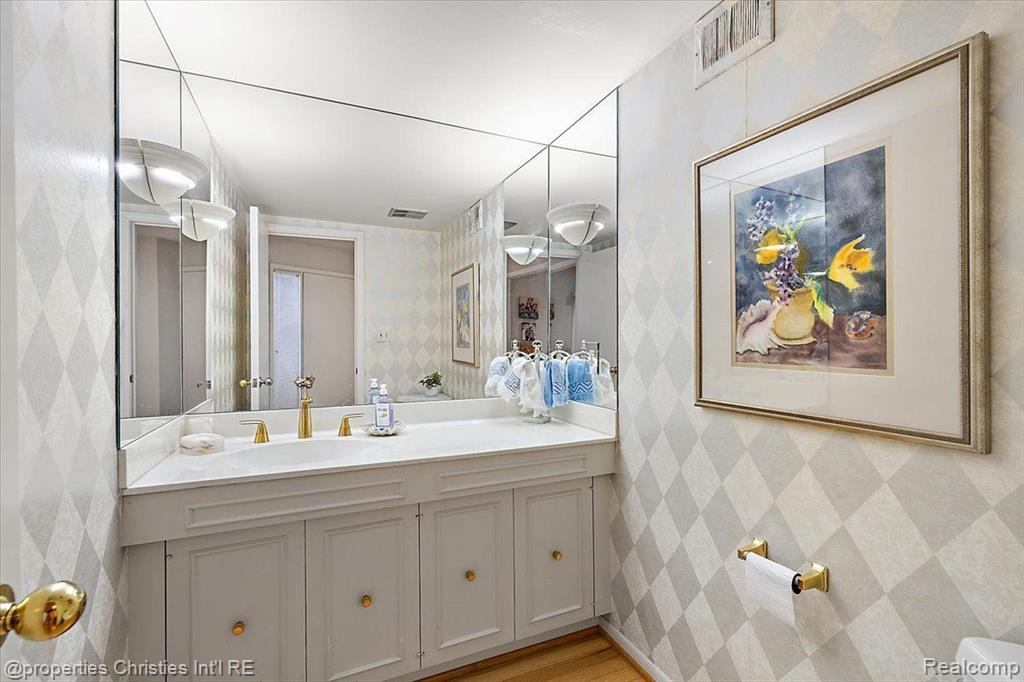 7036 Bridge Way, West Bloomfield, MI — Photo 21