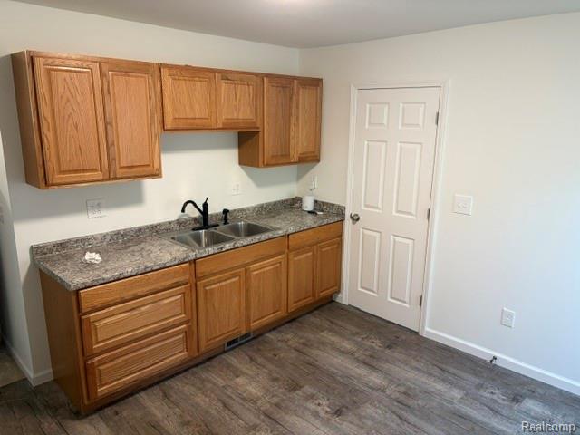 76 E Kalama Avenue, Madison Heights, MI 48071 — Photo 7