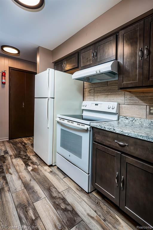 1900 River Road, E 2, Marysville, MI 48040 — Photo 13