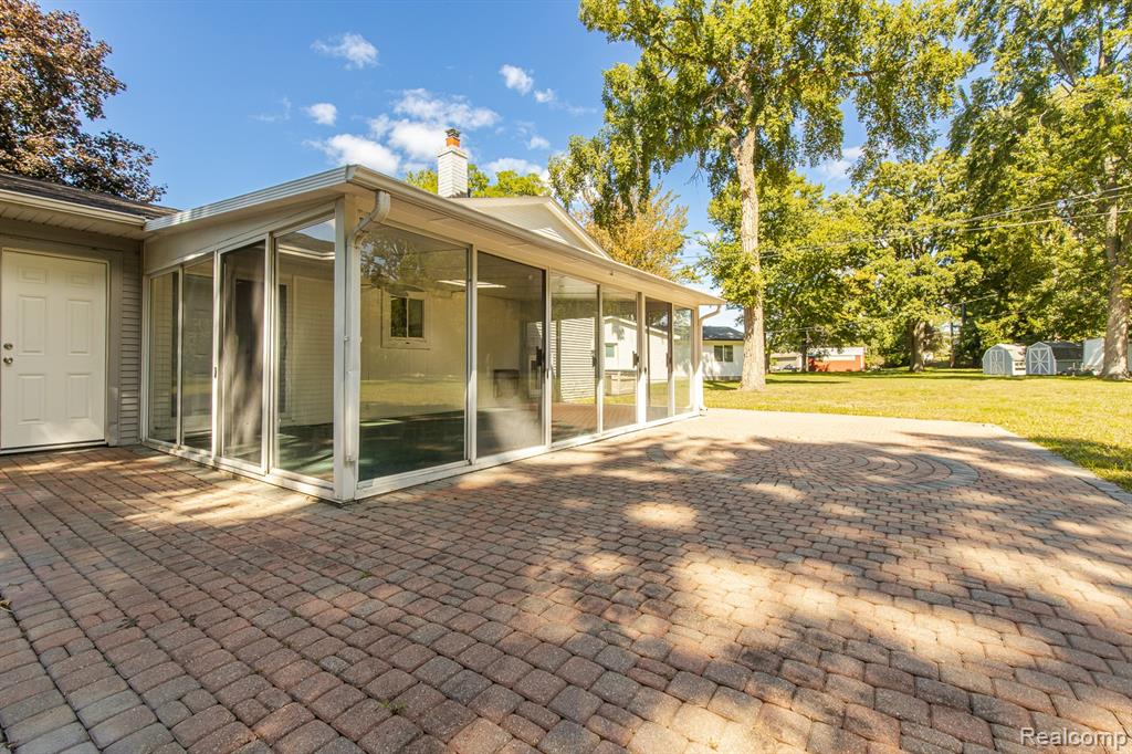5357 Farm Road, Waterford, MI 48327 — Photo 39