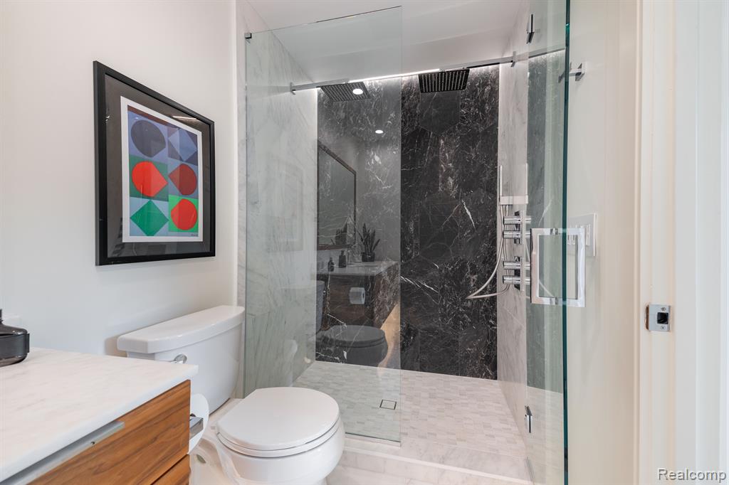 655 CANTERBURY Road, Grosse Pointe Woods, MI 48236 — Photo 37