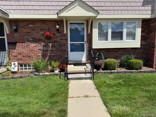20250 Great Oaks Circle, Clinton Twp, MI 48036