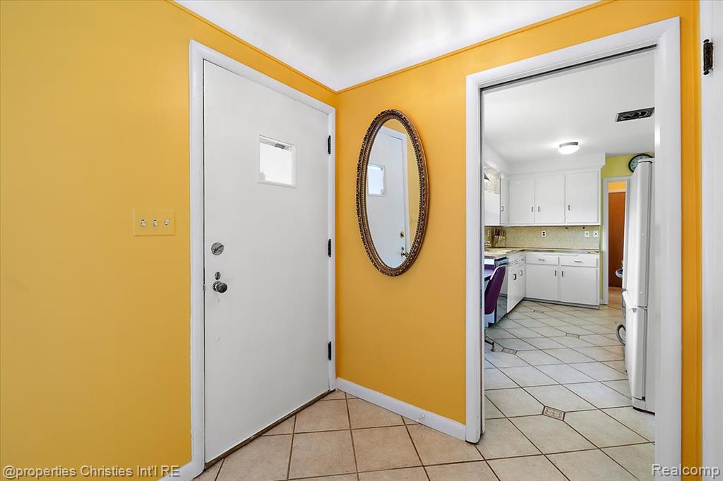 5252 Doherty Drive, West Bloomfield, MI 48323 — Photo 7