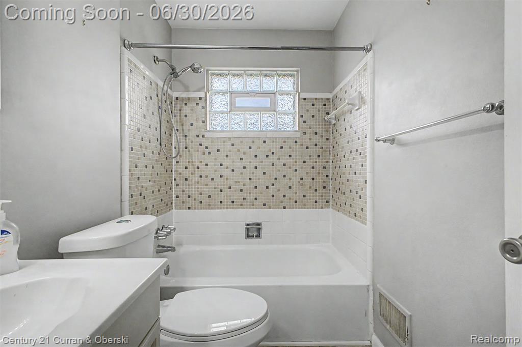 42519 Applecreek Drive, Plymouth, MI 48170 — Photo 24