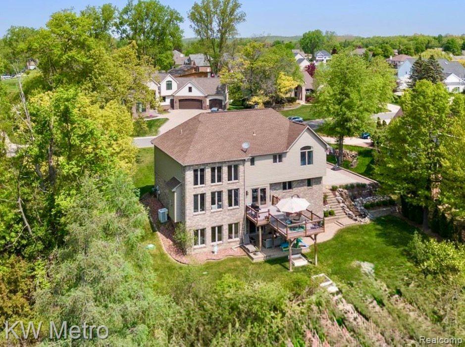 9025 HURON BLUFFS Drive, White Lake, MI — Photo 49