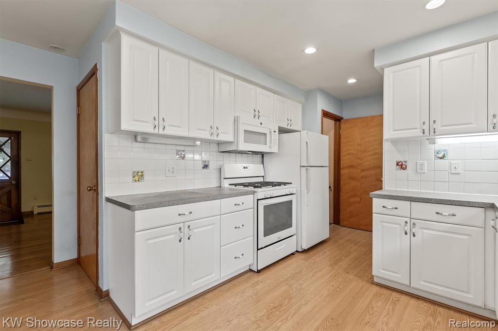 1445 Mariposa Drive, Wixom, MI 48393 — Photo 15