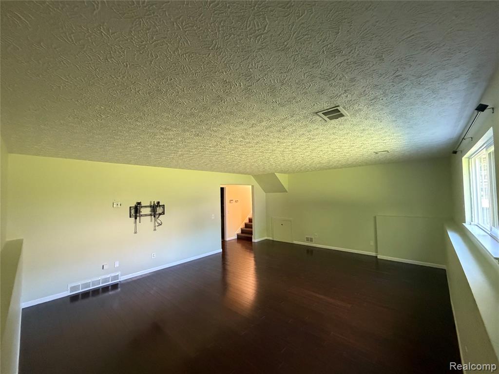 520 Springle Drive, Waterford, MI 48327 — Photo 22