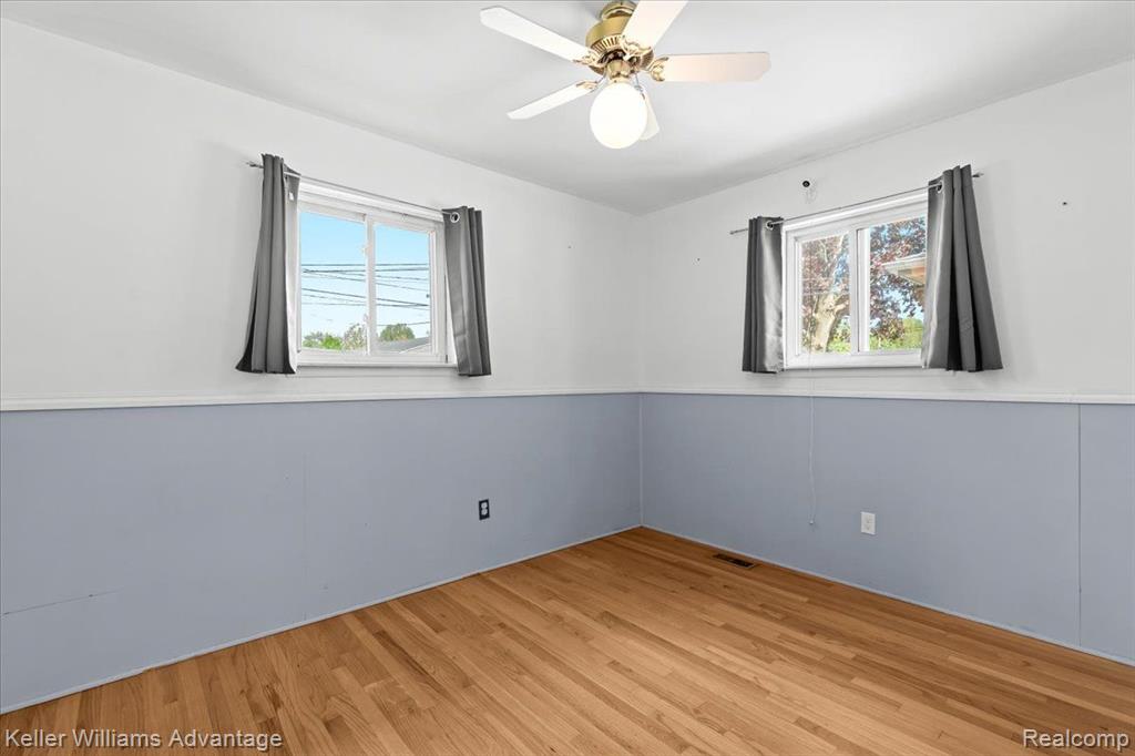 4050 MAYFAIR Street, Dearborn Heights, MI 48125 — Photo 18