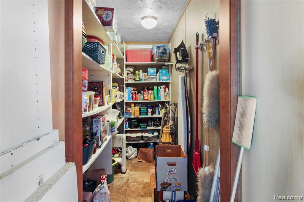 501 Kinloch, Temperance, MI 48182 — Photo 10