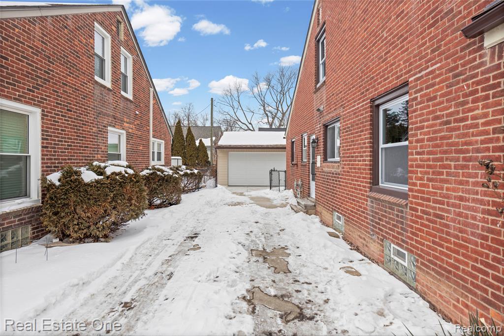 13344 Hart Avenue, Huntington Woods, MI — Photo 44