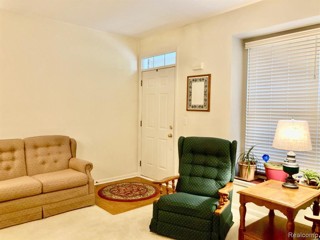 1016 FOUNTAIN VIEW Circle, South Lyon, MI 48178 — Photo 4