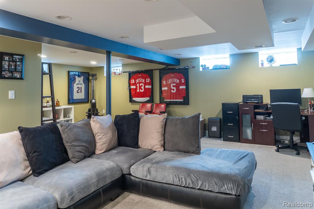 9611 ROSELAND Street, Livonia, MI 48150 — Photo 21