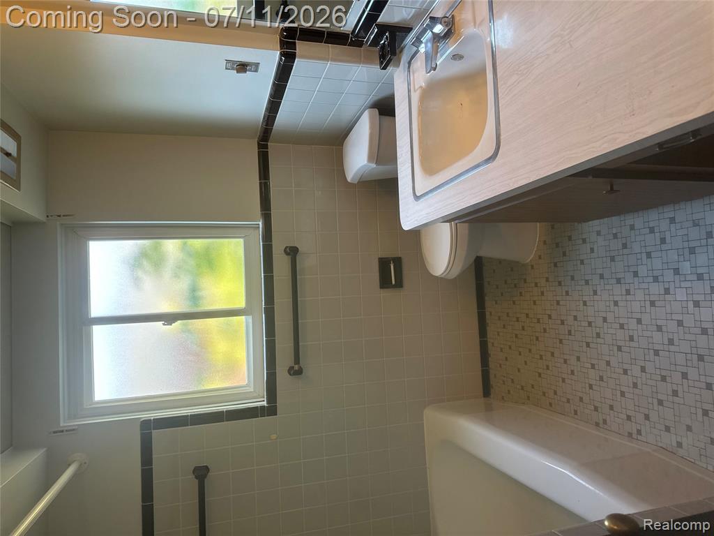 8315 Arnold Street, Dearborn Heights, MI 48127 — Photo 13