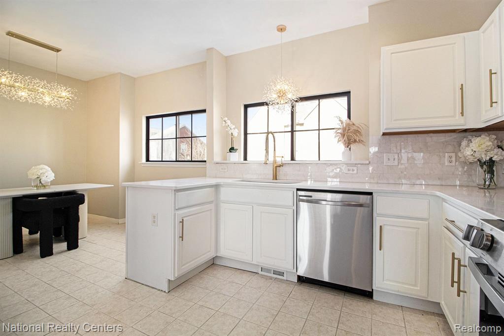 22666 GODDARD Road, Taylor, MI 48180 — Photo 8