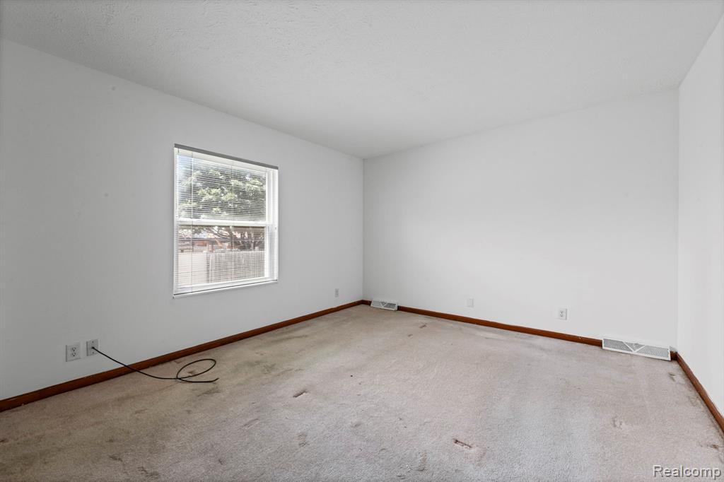 941 Pine Street, Wyandotte, MI 48192 — Photo 22