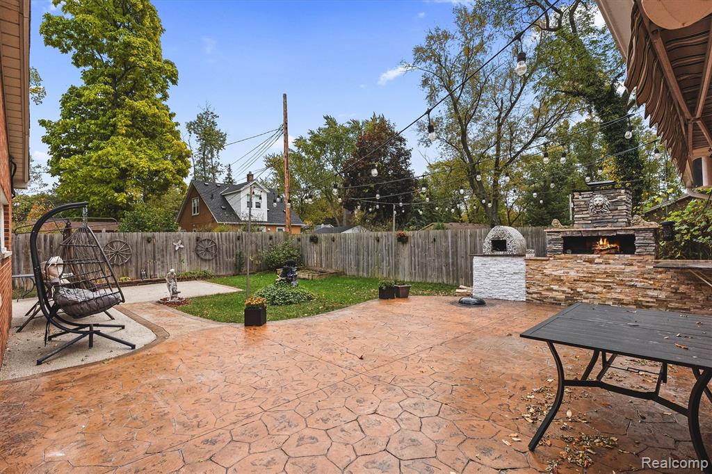 7337 Richardson Road, West Bloomfield, MI 48323 — Photo 26