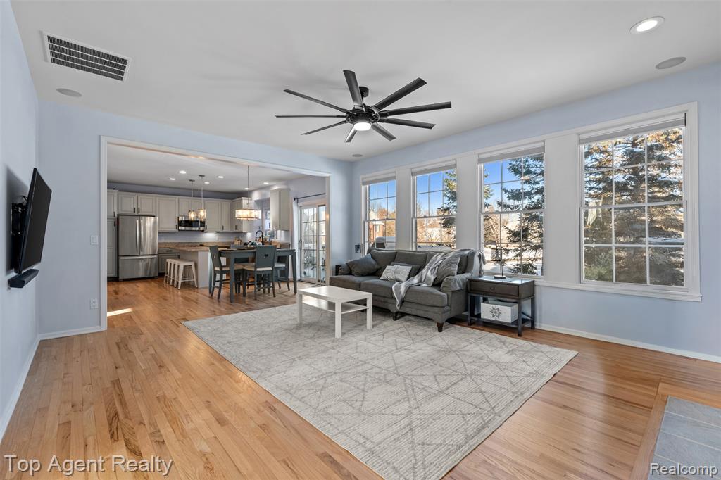 668 Berridge Circle, Lake Orion, MI — Photo 8