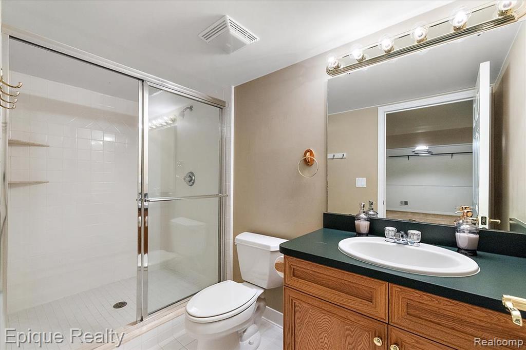 5675 Golf Pointe Drive, Clarkston, MI 48348 — Photo 59