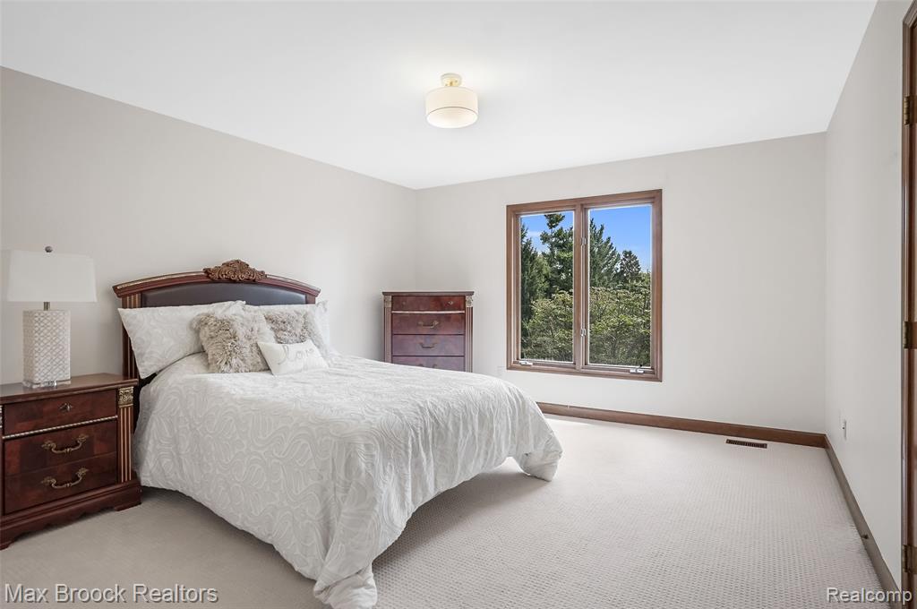 60 Kingsley Manor Drive, Bloomfield Hills, MI 48304 — Photo 44