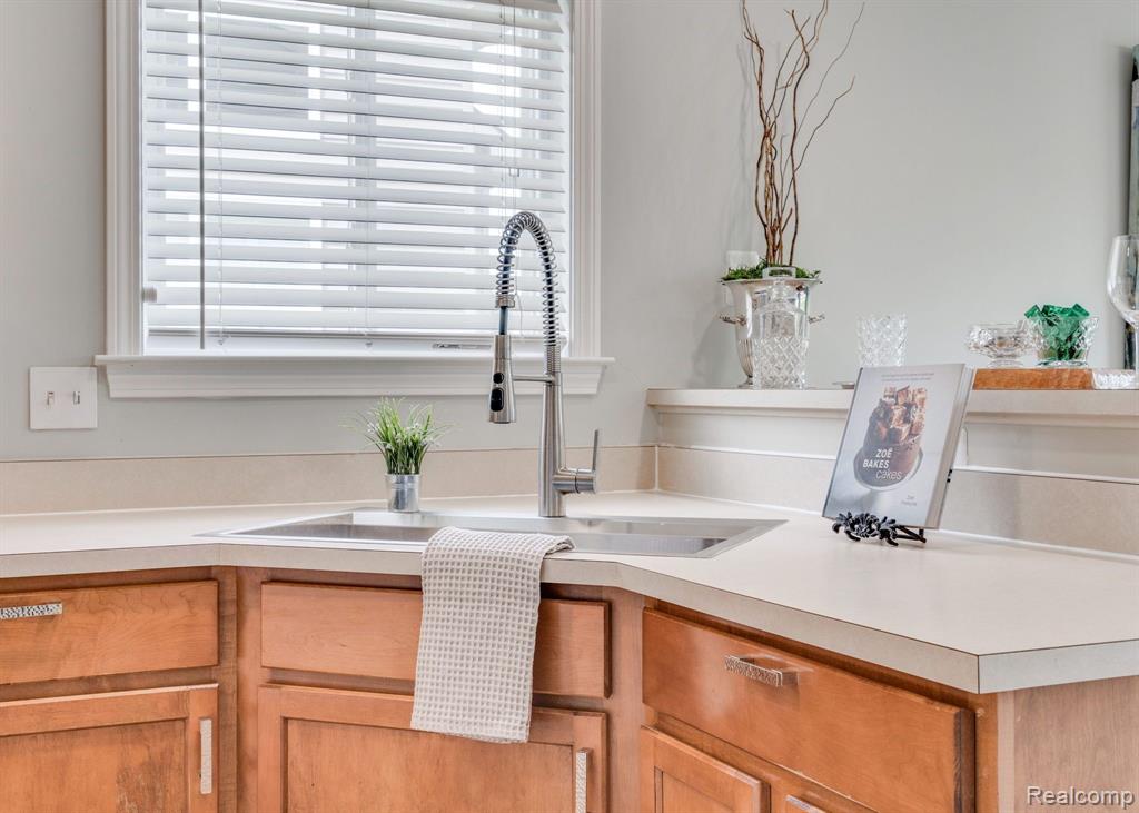 1770 SAVANNAH Lane, Ypsilanti, MI 48198 — Photo 12