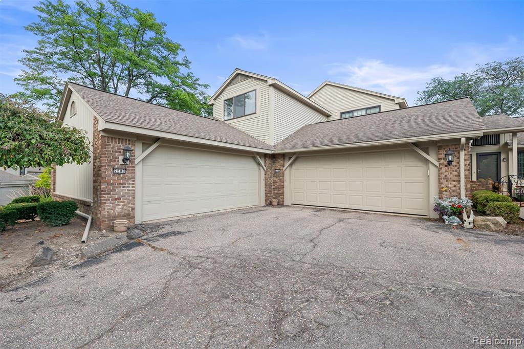 7208 Creeks Bend Drive, West Bloomfield, MI — Photo 2