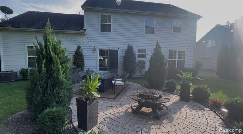 5827 Woodfield Parkway, Grand Blanc, MI 48439 — Photo 14