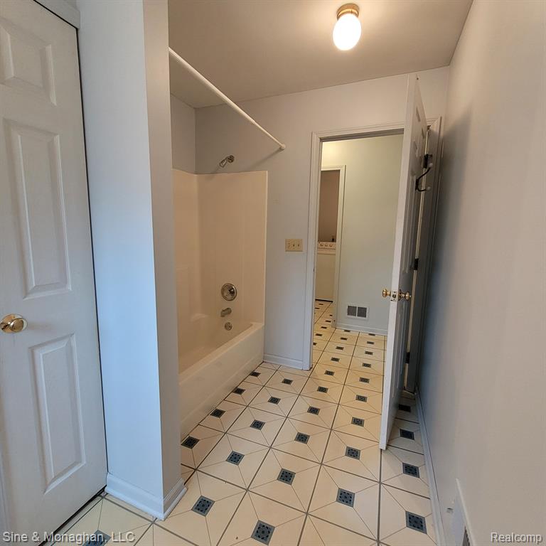 846 HOLMES Road, Ypsilanti, MI 48198 — Photo 13