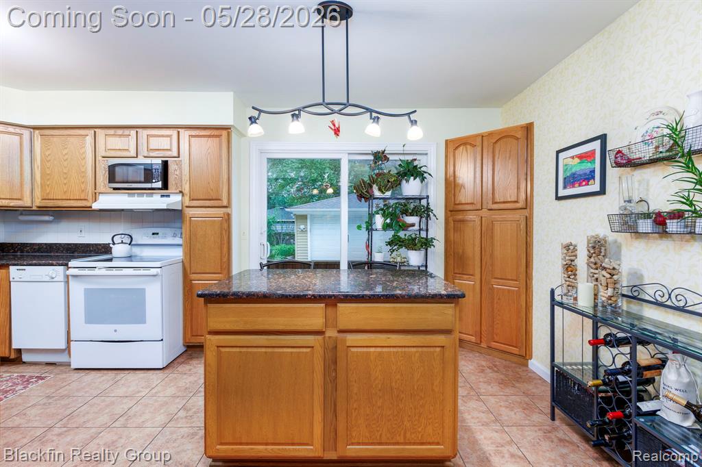 430 N Batchewana Street, Clawson, MI — Photo 12