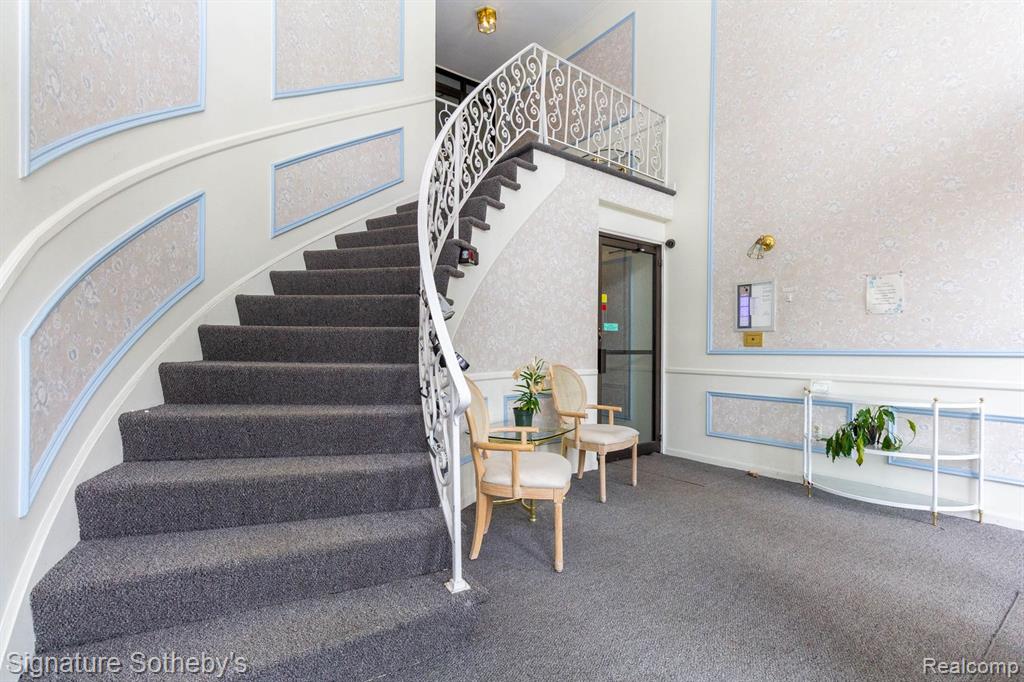 19710 W 13 Mile Road, 101, Beverly Hills, MI 48025 — Photo 3