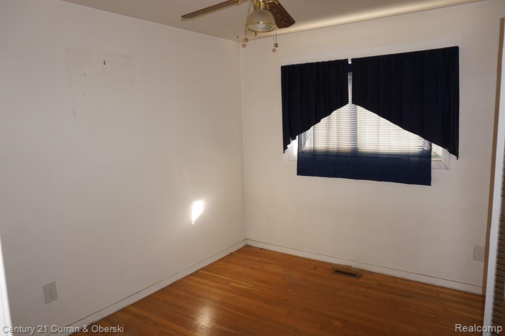 4452 EDGEWOOD Street, Dearborn Heights, MI 48125 — Photo 8