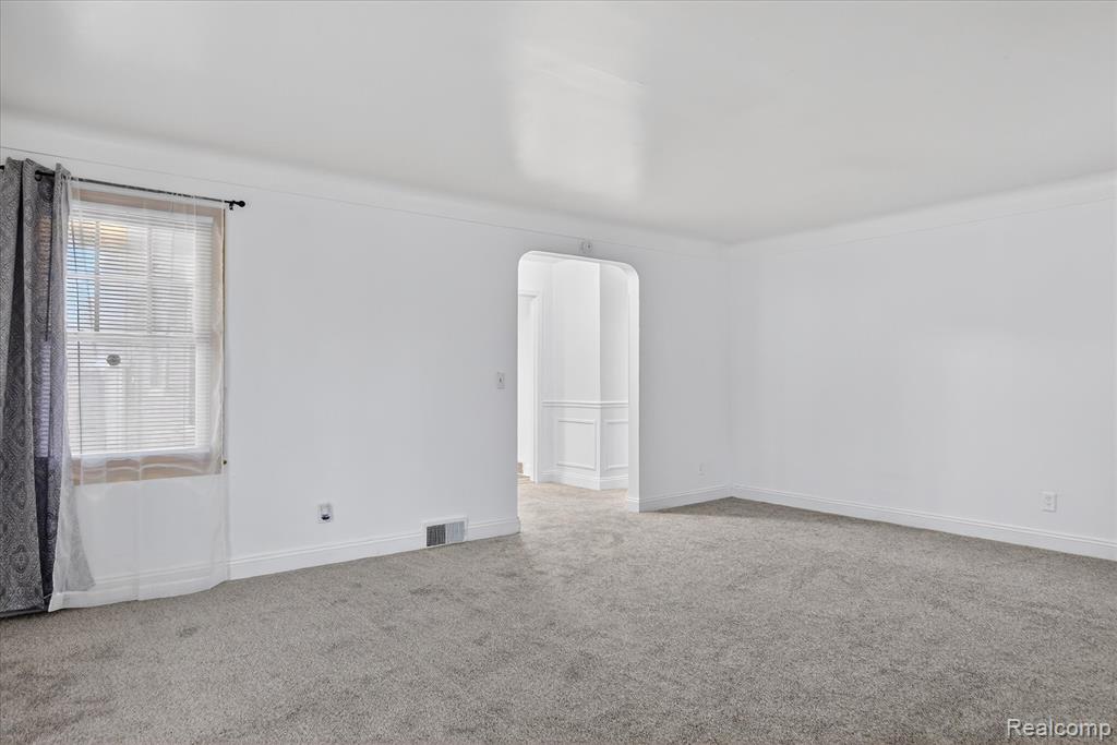 18671 Huntington Avenue, Harper Woods, MI 48225 — Photo 4
