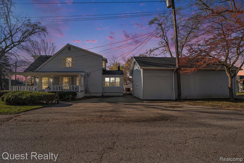7000 WILLIAMS LAKE Road, Waterford, MI 48329 — front exterior