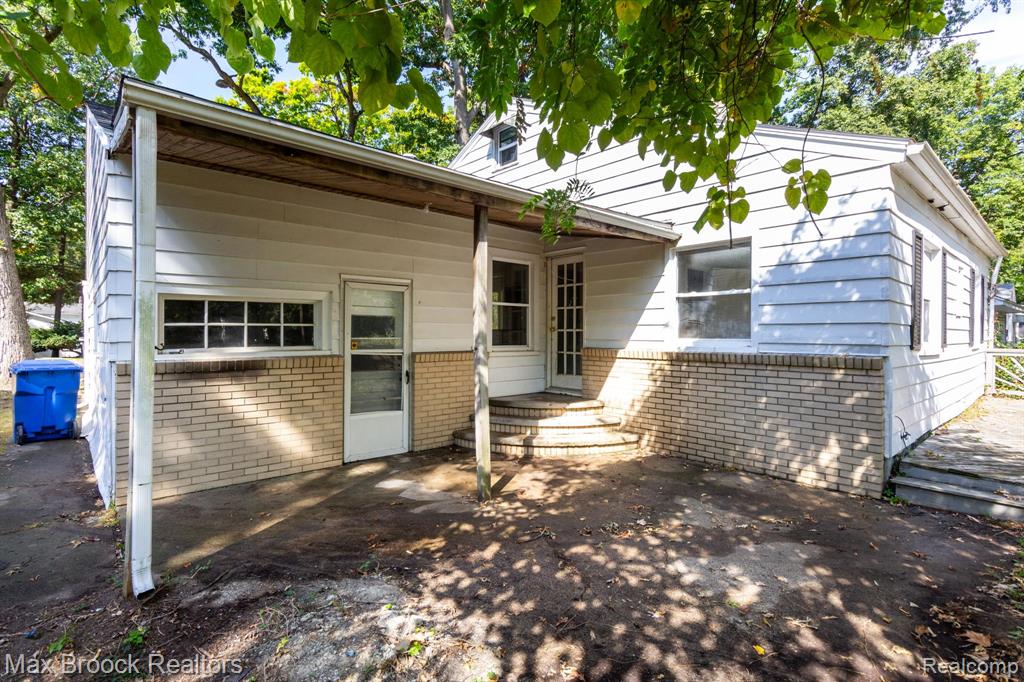 4120 Lotus Drive, Waterford, MI 48329 — Photo 29