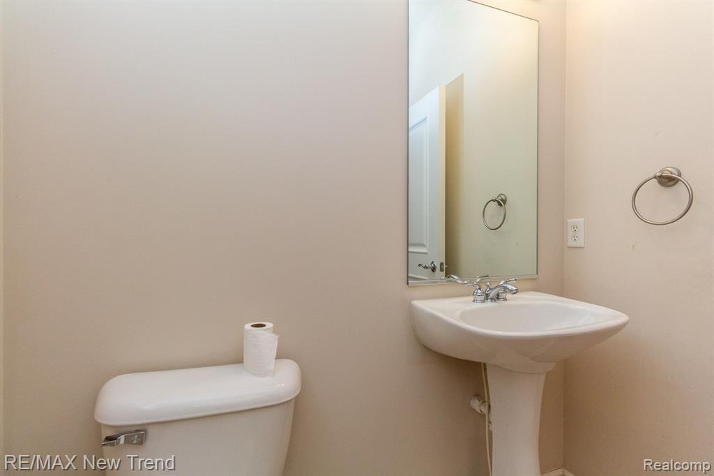 29319 DOUGLAS Drive, Novi, MI 48377 — Photo 16