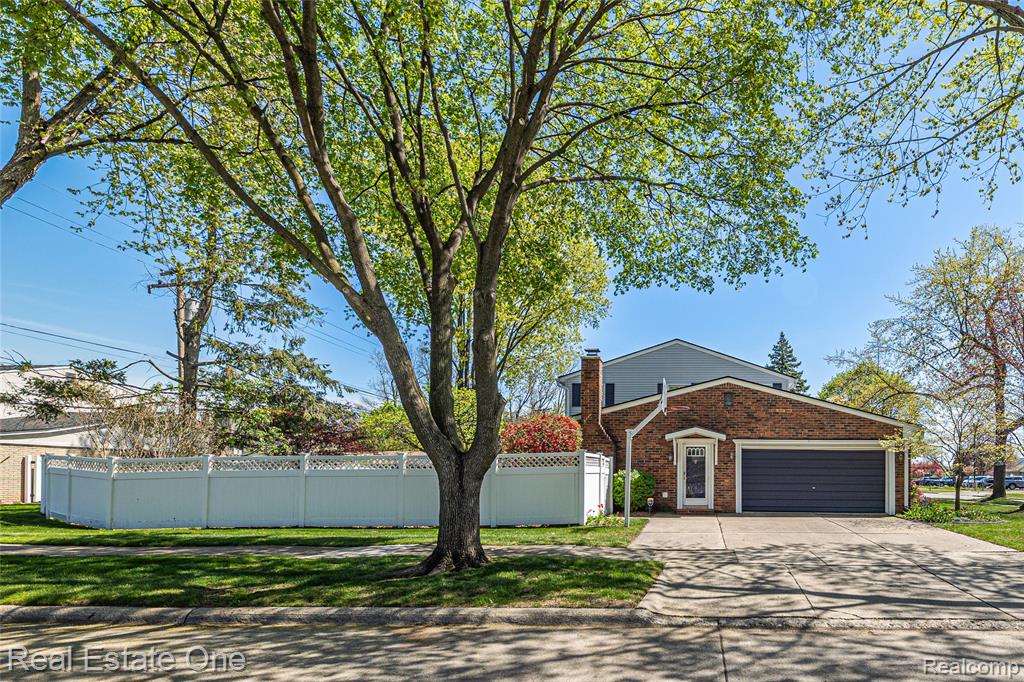 25574 Wilson Drive, Dearborn Heights, MI 48127 — Photo 8