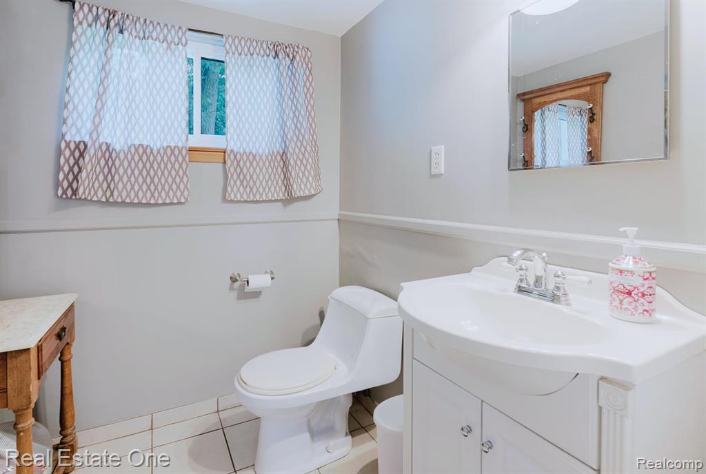 52471 Ihla Street, Shelby Twp, MI 48316 — Photo 12