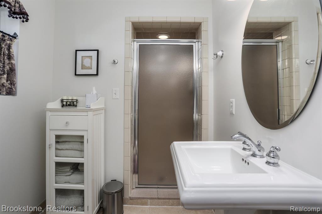 7585 LILAC Court, West Bloomfield, MI 48324 — Photo 13