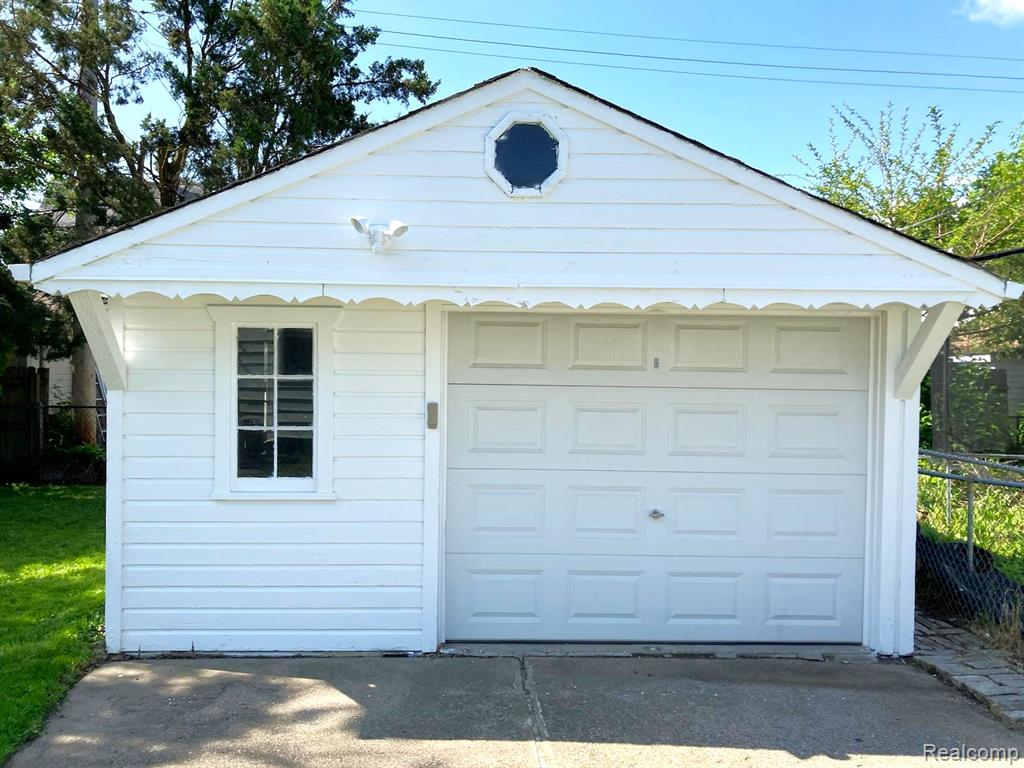 8112 COOLIDGE Avenue, Center Line, MI 48015 — Photo 4