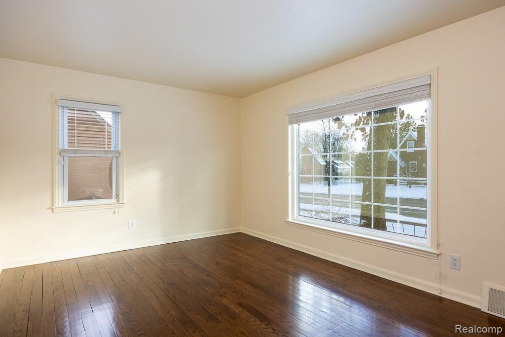 620 CATALPA Drive, Royal Oak, MI 48067 — Photo 3