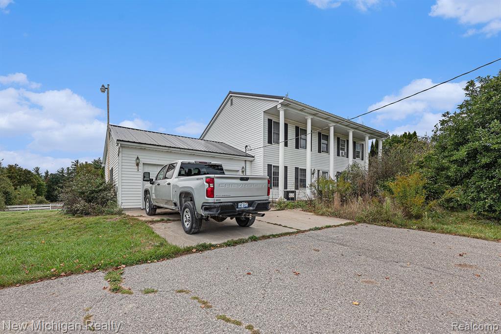 5155 CARRIGAN Road, Clyde, MI 48049 — Photo 4