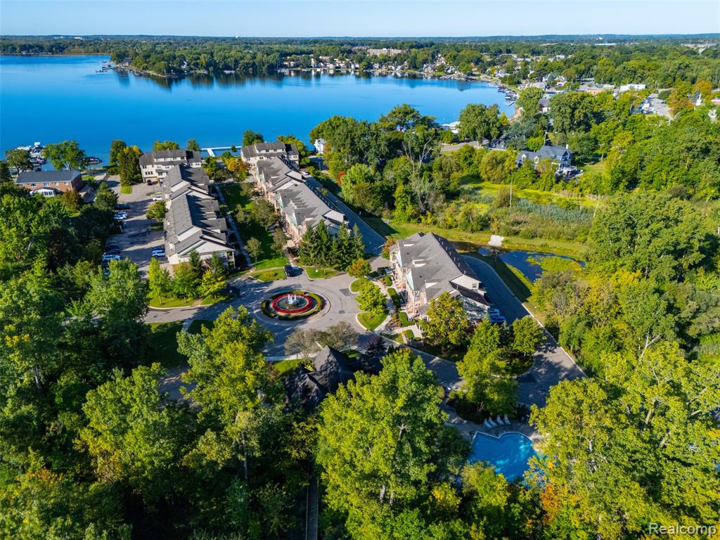 470 Old Pine Way, Walled Lake, MI 48390 — Photo 44