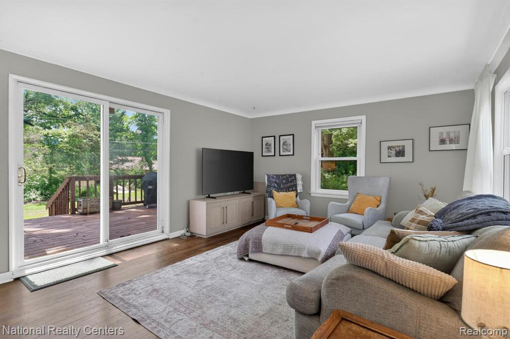 2465 Fairbury, Wixom, MI 48393 — Photo 8