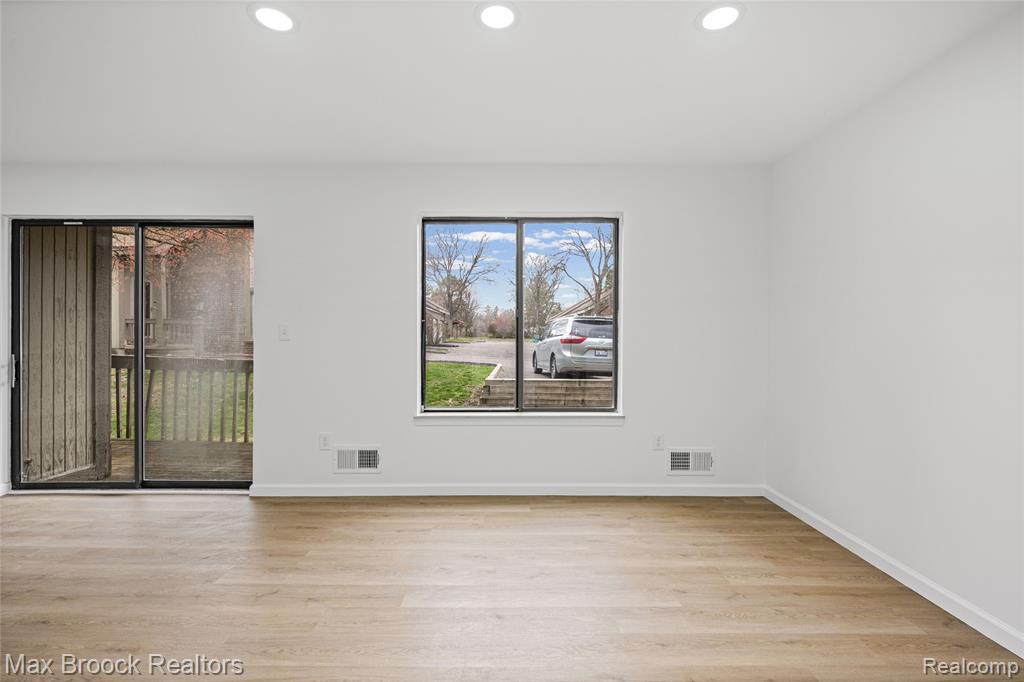 7443 Brynmawr Court, West Bloomfield, MI — Photo 15