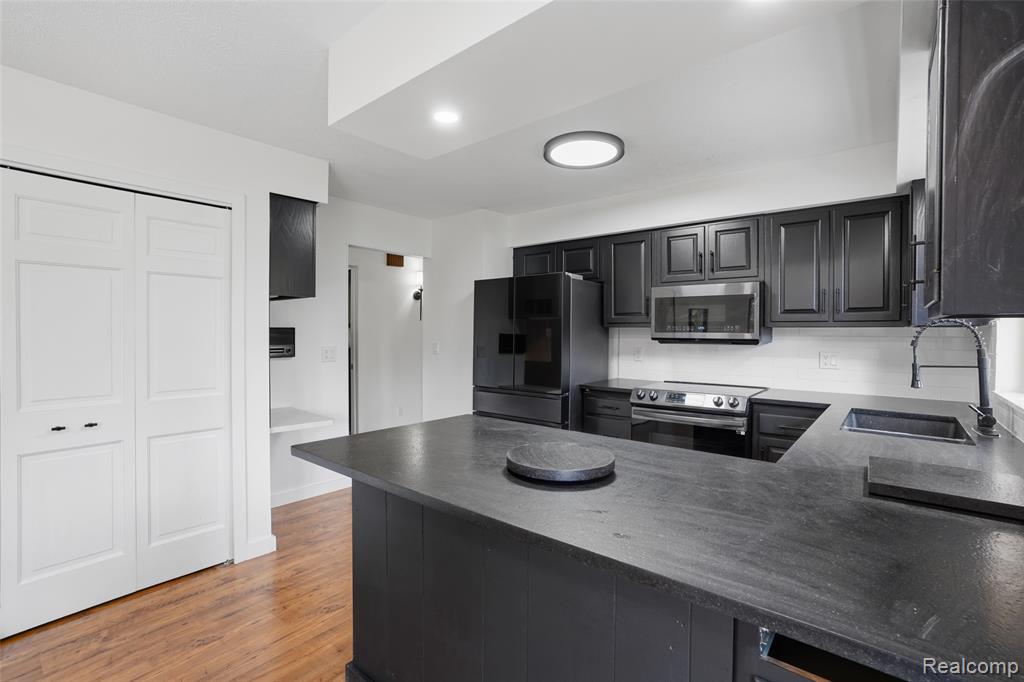 11221 Meadowood Drive, Brighton, MI 48114 — Photo 16
